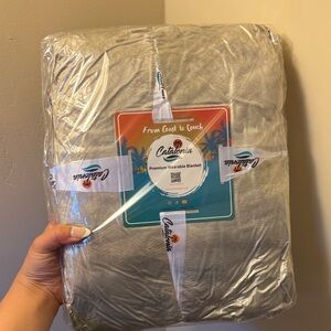 Catalonia Premium Wearable Blanket - Light Gray